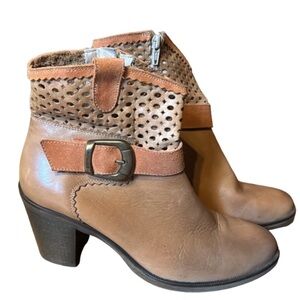 B.D.A. Made in Spain light brown leather ankle boots Size 39 - Size 8